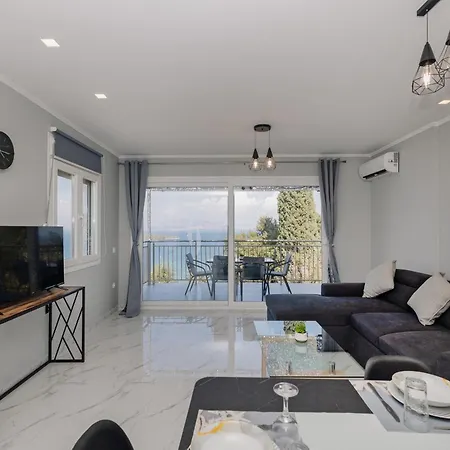 The Iconic Sea View Holiday home Alykes Potamou